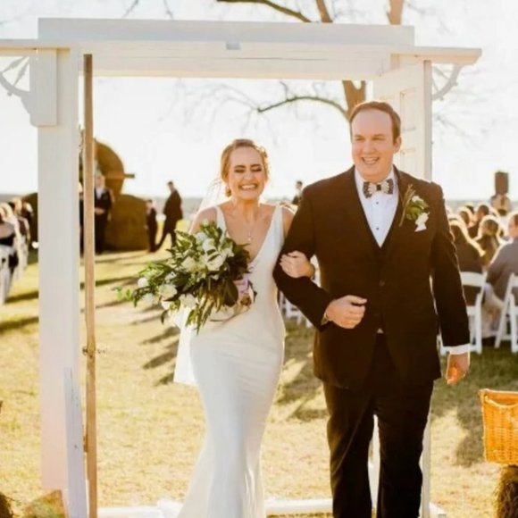 V Neck Mermaid Wedding Dress with Button back - Picture 3 of 16